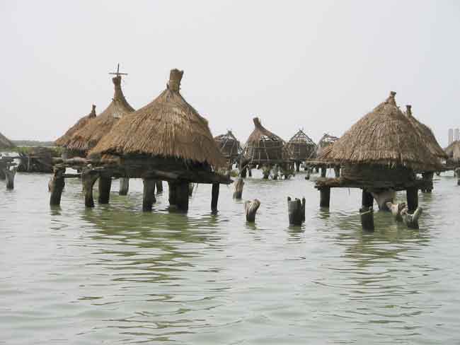 les greniers sur pilotis